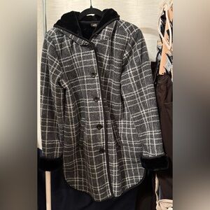 Ike Behar Black and White Plaid Jacket/Coat, soft and warm fleece.